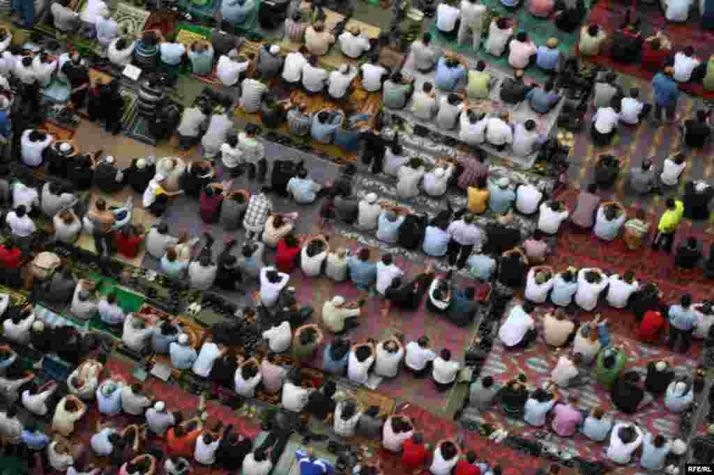 İlahiyyət məsçidində cümə namazı. #9