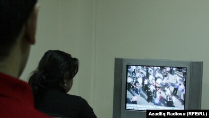 Жалаңаш түкті әйелдер билеу Күйеулер әйелдерін жалайды