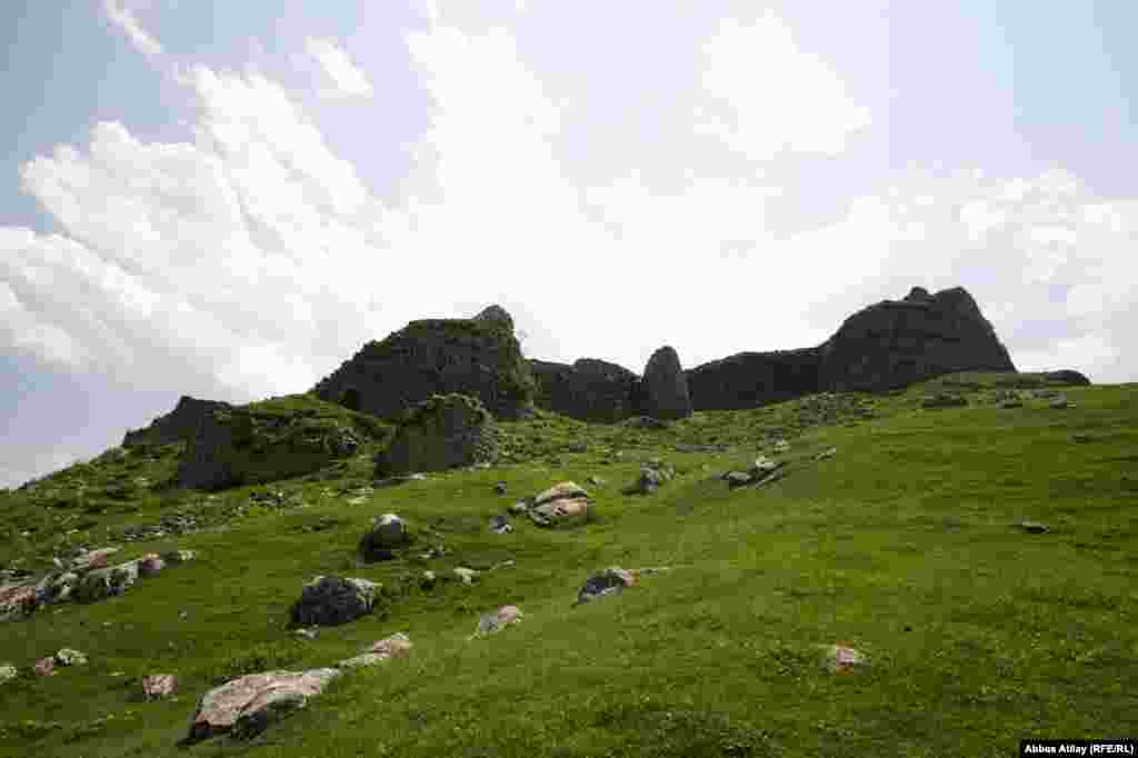 XVIII əsrə aid istehkam qalası - Korğlu qalası, Gədəbəy.