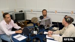 Владимр Милов, Борис Кагарлицкий и Михаил Сколов в студии Радио Свобода 