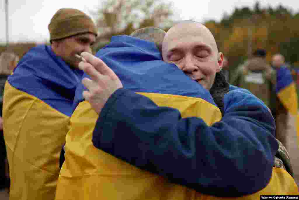 Омбудсмен України Дмитро Лубінець назвав цей обмін історичним: за його словами, вдалося повернути 86 засуджених у Росії військових і ще одного оборонця, щодо якого тривало кримінальне переслідування