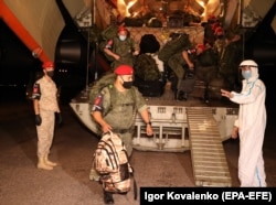Militari ruși la baza aeriană de la Kant, în apropiere de Bișkek, 22 iulie 2020