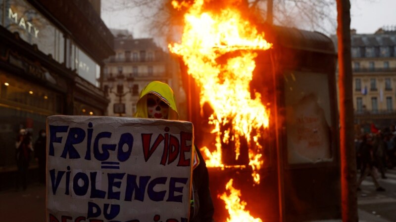 Protesta të dhunshme kundër reformës së pensioneve në Francë