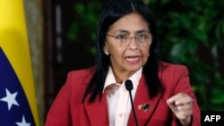 В ухвалі суду вказано, що Родрігес має гарантувати «безперервність управління» і «всебічний захист країни»