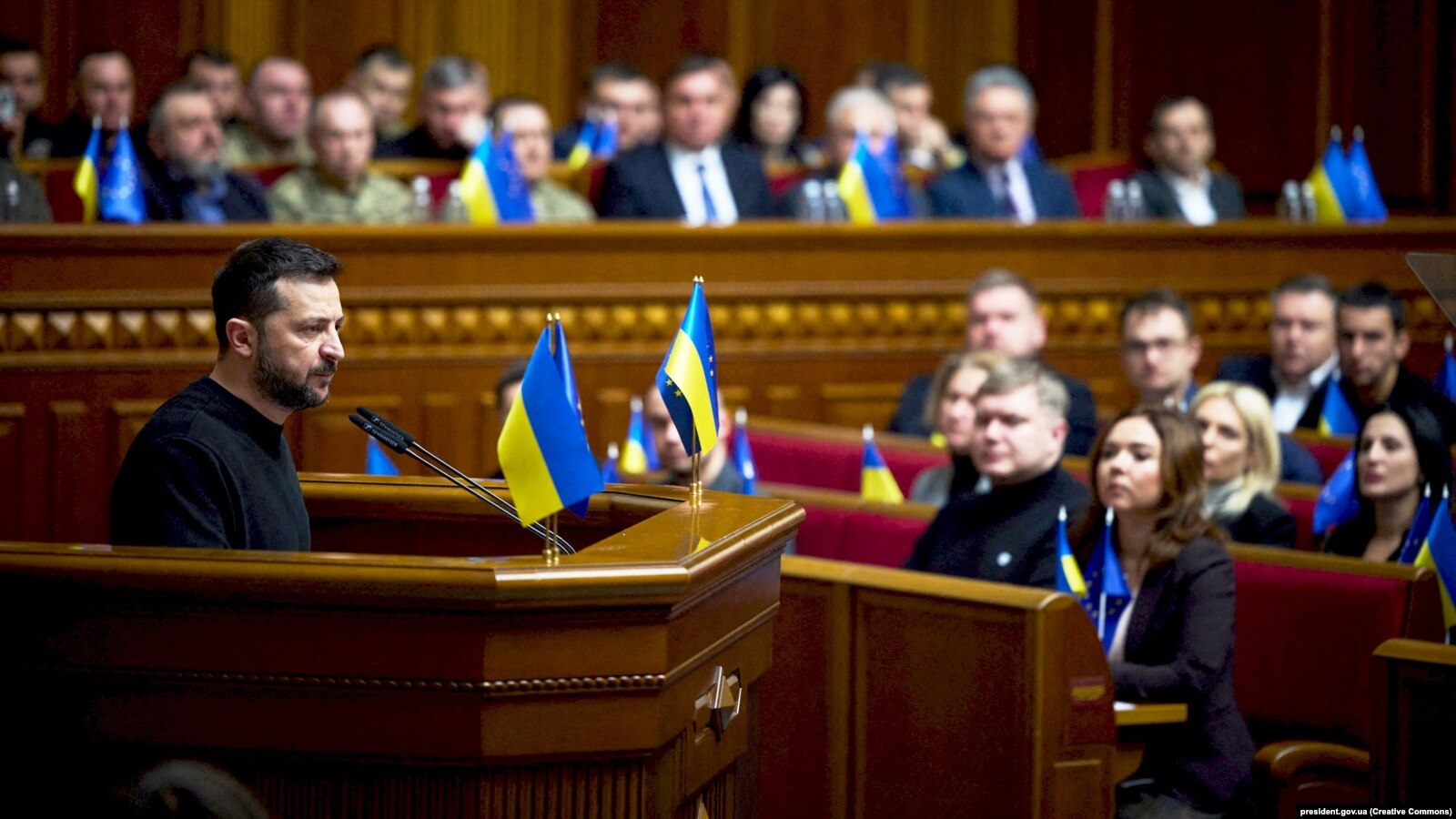 Зеленський направив до Ради два законопроєкти щодо шахрайських кол-центрів