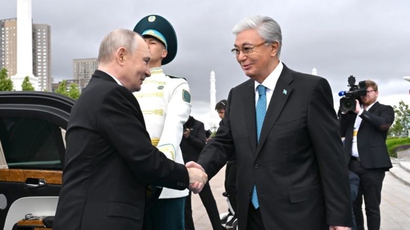 Путіна в Астані супроводжує гелікоптер, броньовик і, можливо, машина з РЕБ – «Агентство»