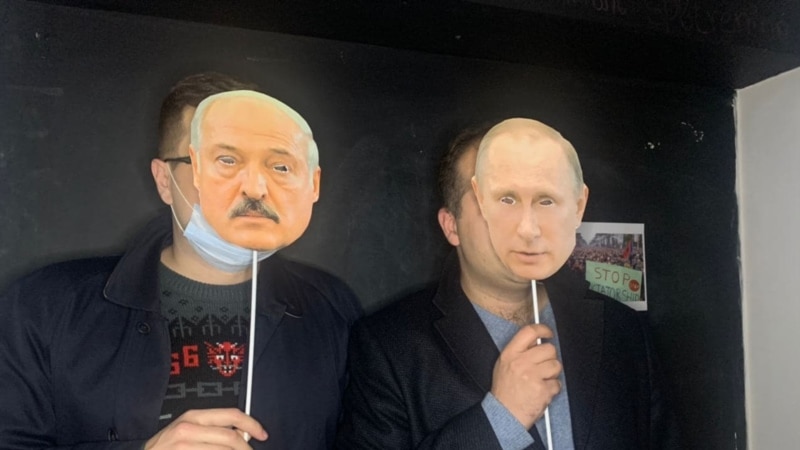 На "Политический Хэллоуин" в Петербурге пришли в образах Путина и Лукашенко