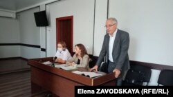 Слева направо: прокурор Елена Читанава, адвокат Нонна Реквава и Джемал Гогия