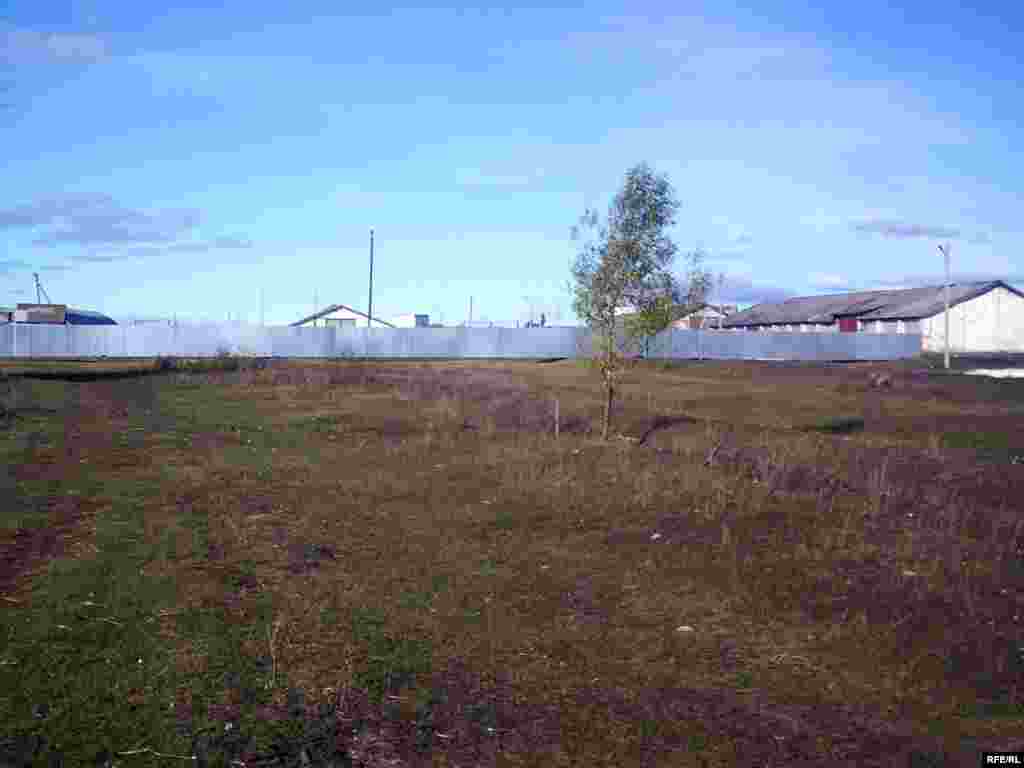 Ташландык хәлгә калган хуҗалыкны торгызды. Соңрак авылның инфраструктурасын төзекләндерергә кереште