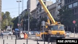 Postavljanje betonskih prepreka, skretanje iz Takovske ulice, Beograd, Srbija, 12. avgust 2025.