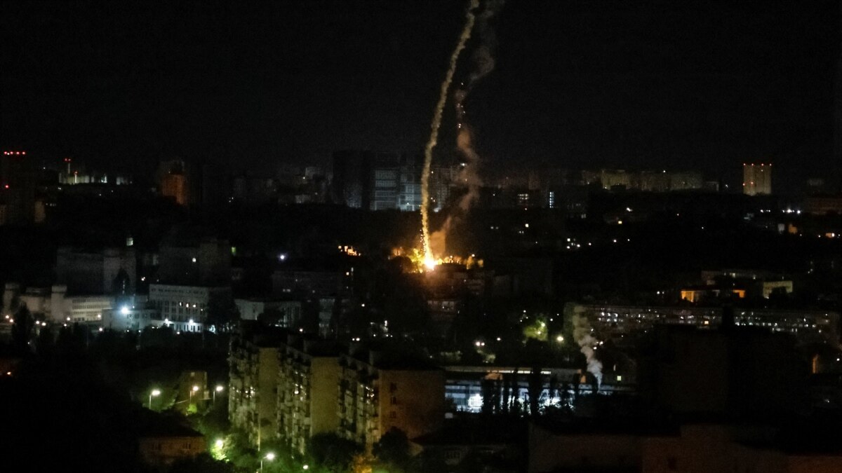 Руските сили извършиха масирана ракетна атака срещу украинската столица Киев