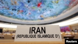 تابلوی نمایندگی جمهوری اسلامی ایران در یکی از نشست‌های پیشین ویژه شورای حقوق بشر سازمان ملل متحد، ژنو، ژوئن ۲۰۲۵ 