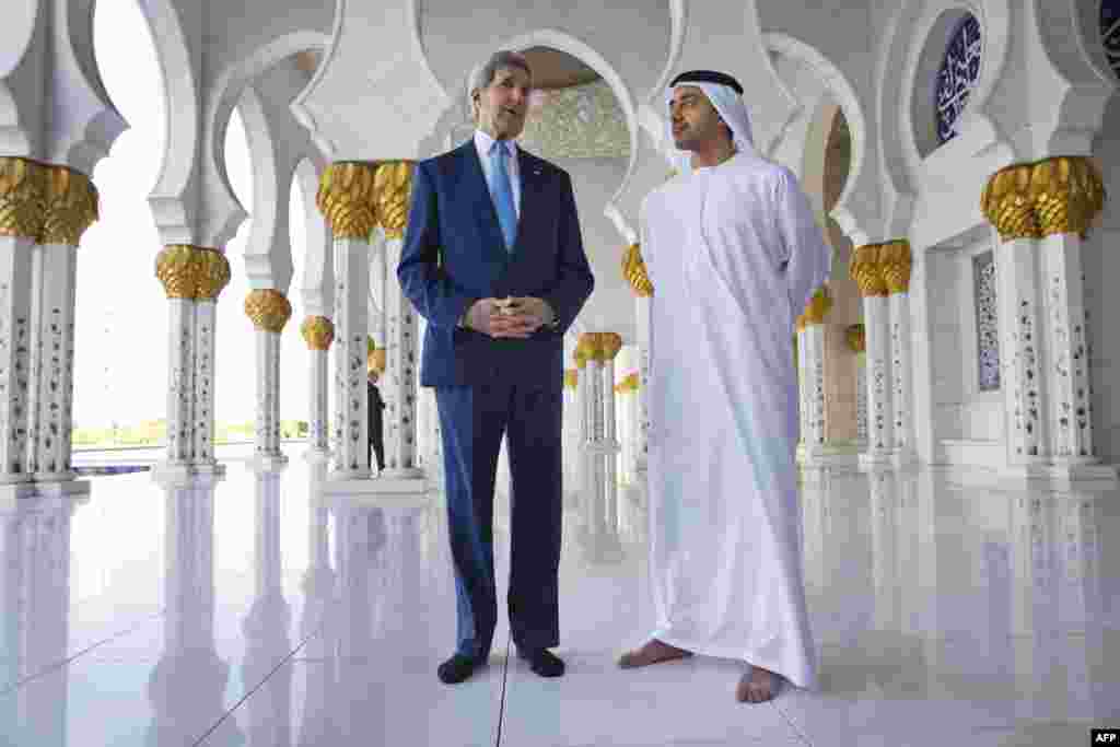 U.S. Secretary of State John Kerry (left) and United Arab Emirates Foreign Minister Sheikh Abdullah bin Zayed al-Nahyan speak to the media after touring the Sheikh Zayed Grand Mosque in Abu Dhabi on November 23. (​&nbsp;AFP/Jazquelyn Martin)&nbsp;