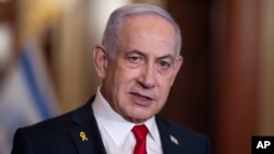 Pe numele lui Netanyahu și a fostului său ministru al Apărării, Yoav Gallant, au fost emise mandate internaționale de arest în noiembrie 2024, de Curtea Penală Internațională.