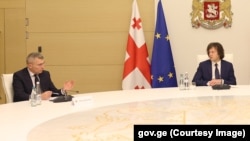 მამუკა მდინარაძე (მარცხნივ) და ირაკლი კობახიძე.