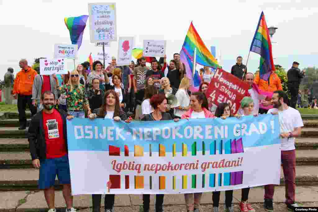 Zabranjenjena izložba o beogradskom i osječkom prajdu