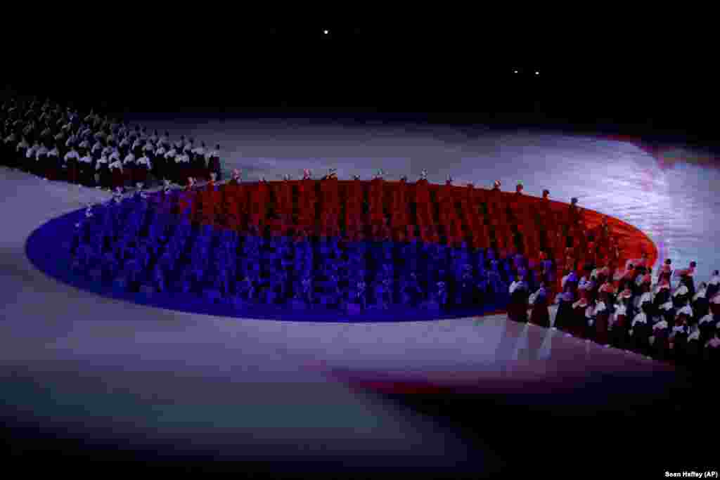 Performers replicate the South Korean flag during the opening ceremony.