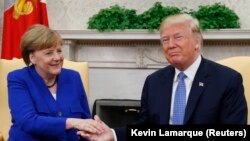 Angela Merkel (solda) ve Donald Tramp