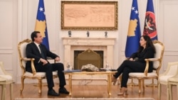 Foto e realizuar gjatë një takimi mes kryeministrit Albin Kurti dhe presidentes Vjosa Osmani të zhvillur në korrik të vitit 2025. Osmani synon edhe një mandat pesëvjeçar në krye të shtetit.  