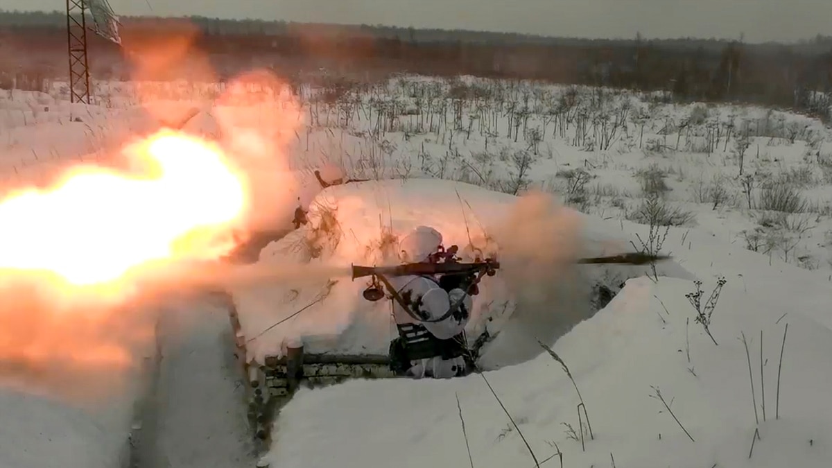 Русия започна военни учения близо до Украйна с участието на