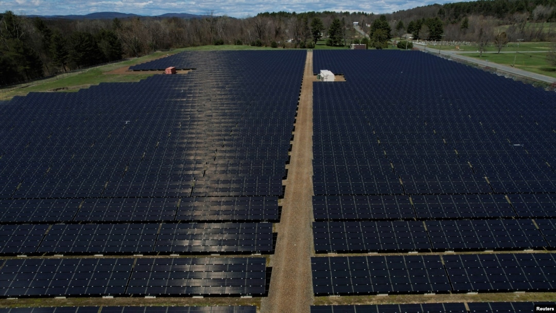 Panourile solare în Northfield, Massachusetts, SUA. Fotografie ilustrativă. 