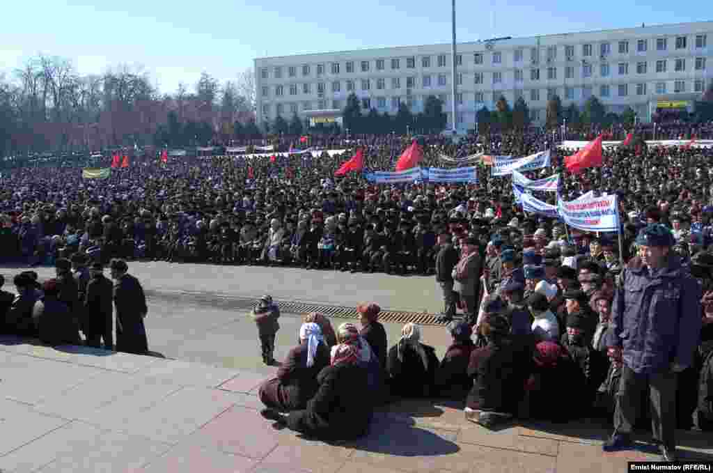 Митингге келгендер