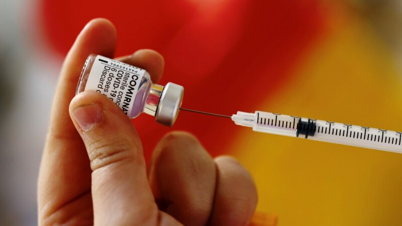 Коронавирус: вакциной Pfizer/BioNTech разрешили прививать подростков старше 12 лет