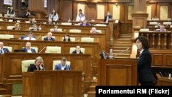 Maia Sandu în plenul parlamentului. 12 noiembrie 2019