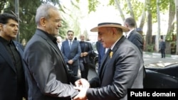 Iran - Iranian President Massoud Pezeshkian greets Armenian Prime Minister Nikol Pashinian in Tehran, July 3, 2026.