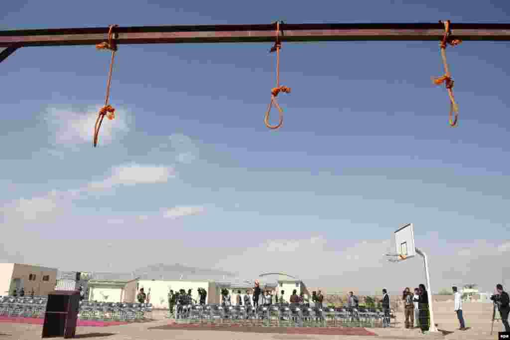 The gallows at Pul-e Charkhi prison on the outskirts of Kabul. Afghan authorities hanged five men who raped four women one month ago, as well as Habib Estalef, head of a kidnapping network. (epa/Jawad Jalali) 