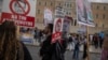Prima grevă generală împotriva zilei de muncă prelungite a avut loc pe 1 octombrie, când s-a demonstrat și în fața Parlamentului, la Atena. 