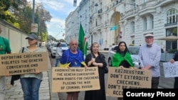 пикет в Вене против экстрадиции уроженца Чечни Мансура Мовлаева из Казахстана в Россию