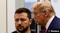 Ish-presidenti i Shteteve të Bashkuara, Donald Trump (djathtas) dhe presidenti ukrainas, Volodymyr Zelensky, gjatë një takimi në Nju Jork në shtator 2024.