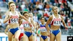 Russian runner Tatyana Tomashova (left), who was banned by the Court of Arbitration for Sport on September 3, competes in the women's 1,500-meter final at the World Athletics Championships in Helsinki in 2004. 