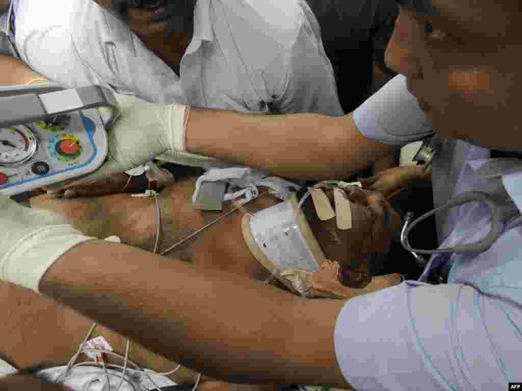 Šri Lanka - Još jedan bombaški napad - U Colombu je nastradao ministar Mahinda Wijesekera. Ubijeno je ukupno 15 ljudi aranjeno 60, poslije napada Tamilskih Tigrova. 