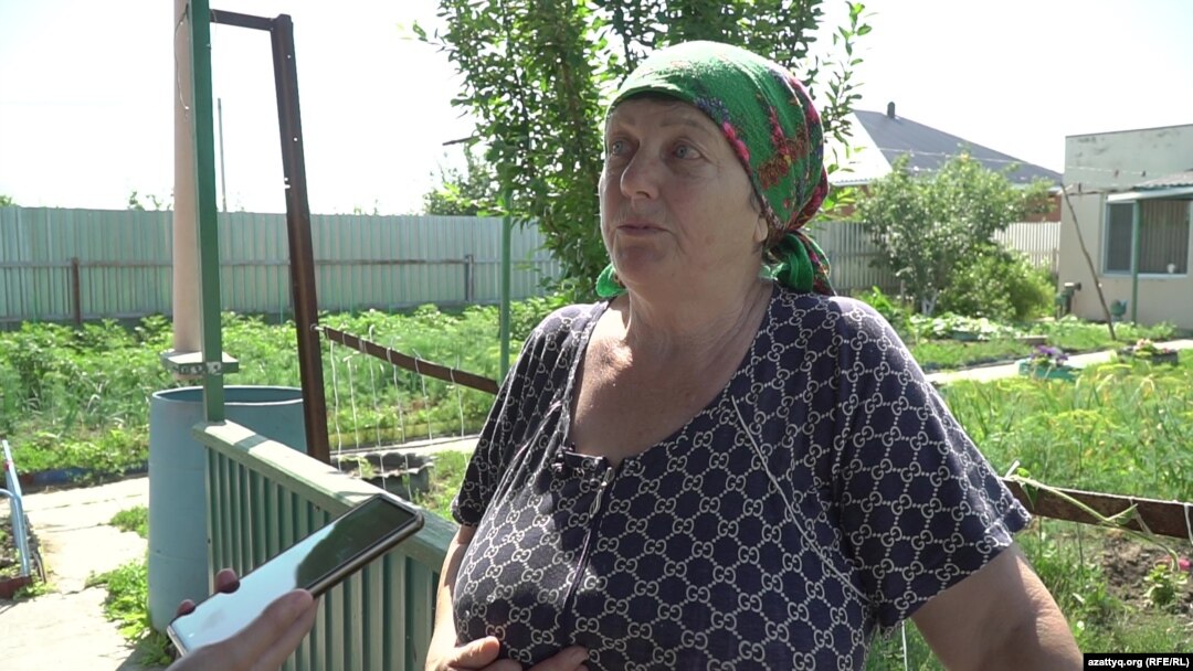 Таня банкте есінен танып қалады Таня банкте есінен танып қалады