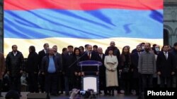 Armenia -- Prime Minister Nikol Pashinian and his political allies hold a rally in Yerevan, March 1, 2021.