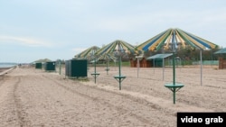 Порожній пляж у Скадовську, квітень 2021 року