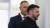 Președintele Volodimir Zelenski (dr.) în vizită la omologul său polonez Karol Nawrocki (Fotografie de arhivă) 
