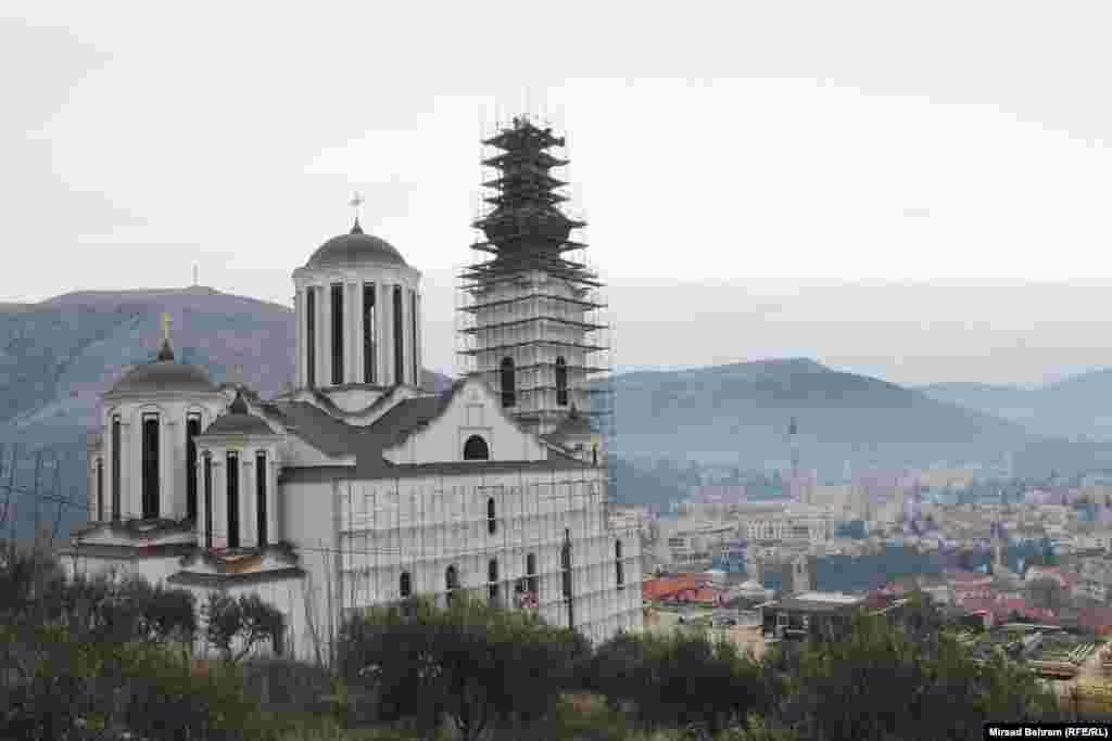 U vrijeme prvobitne izgradnje 1873. godine, Saborna crkva u Mostaru bila je jedna od najvećih pravoslavnih crkava na Balkanu. Prije posljednjeg rata u Bosni i Hercegovini 1992. - 1995. godine predstavljala je jedan od ukrasa sa razglednice Mostara.