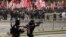 پلیس ترکیه با شلیک گاز اشک آور و گلوله‌های پلاستیکی مانع از ورود تظاهرکنندگان به میدان تقسیم شد