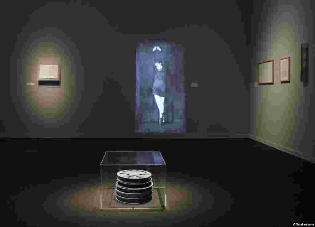 Joseph Beuys &bdquo;Das Schweigen&ldquo; și Valeska Gerts &bdquo;Pause&ldquo; 