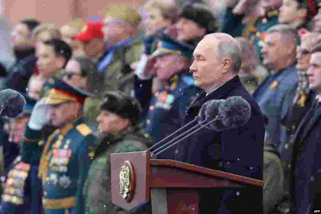 Povodom Dana pobjede, predsjednik Vladimir Putin rekao je da će Rusija učiniti sve da izbjegne sukob globalnih sila, ali neće dozvoliti da bude ugrožena, 9. maja 2024.