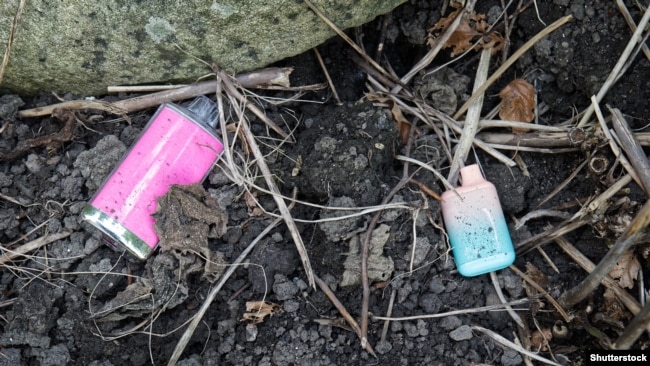 Cigare elektronike të hedhura.