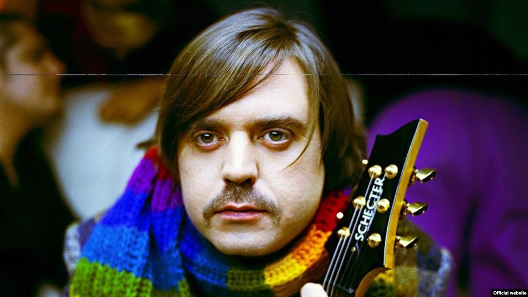 Сяргей Міхалок у 2004 годзе. Фатасэсія да альбому «Золотые яйцы» гурту «Ляпіс Трубяцкі»