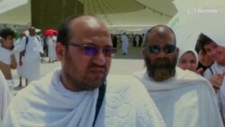 Ҳоҷиён рамзи шайтонро сангсор карданд