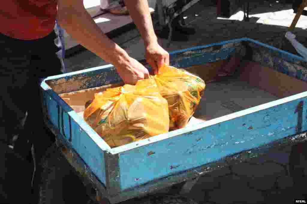 Дар орзуи арзонӣ #124