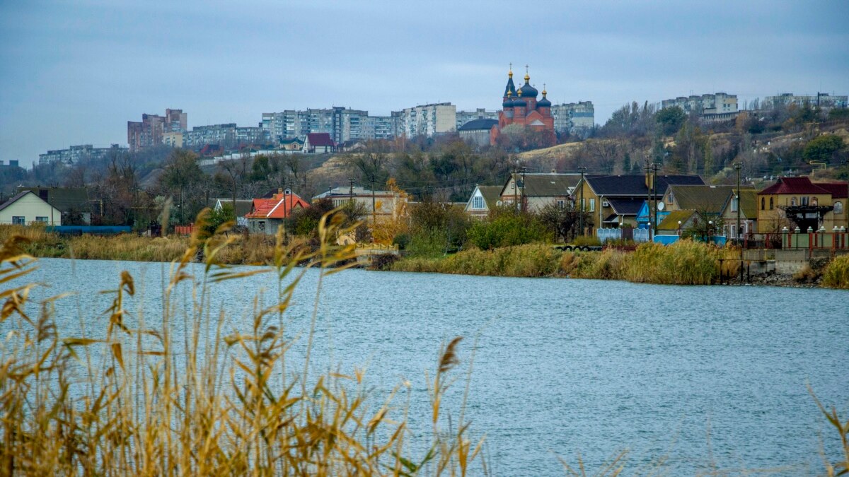 Война совсем близко: в селе у Азовского моря уже покупают дома