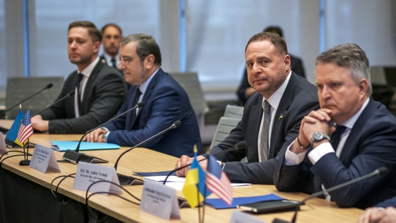 აშშ-თან მოლაპარაკების მონაწილე უკრაინელი მაღალჩინოსანი თანამოქალაქეებს სიმშვიდისკენ მოუწოდებს