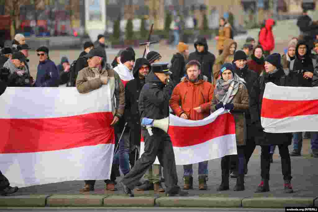 Protestele au fost provocate de intențiile de &bdquo;aprofundare a integrării&rdquo; dintre Belarus și Rusia, de discuțiile cu privire la un cod fiscal comun al celor două țări, precum și de caracterul netransparent, închis al negocierilor.&nbsp; &nbsp;